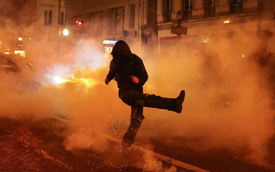 Ογκώδεις διαδηλώσεις σε όλη τη Γαλλία – Επεισόδια στο Παρίσι – TrikalaVoice